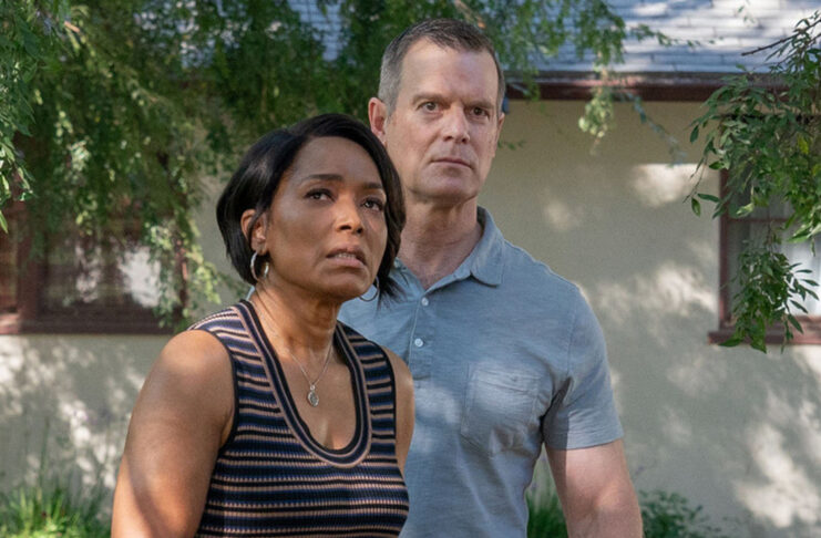 9-1-1 star peter krause talks playing ‘mom and dad’ with angela bassett: ‘it’s been fun